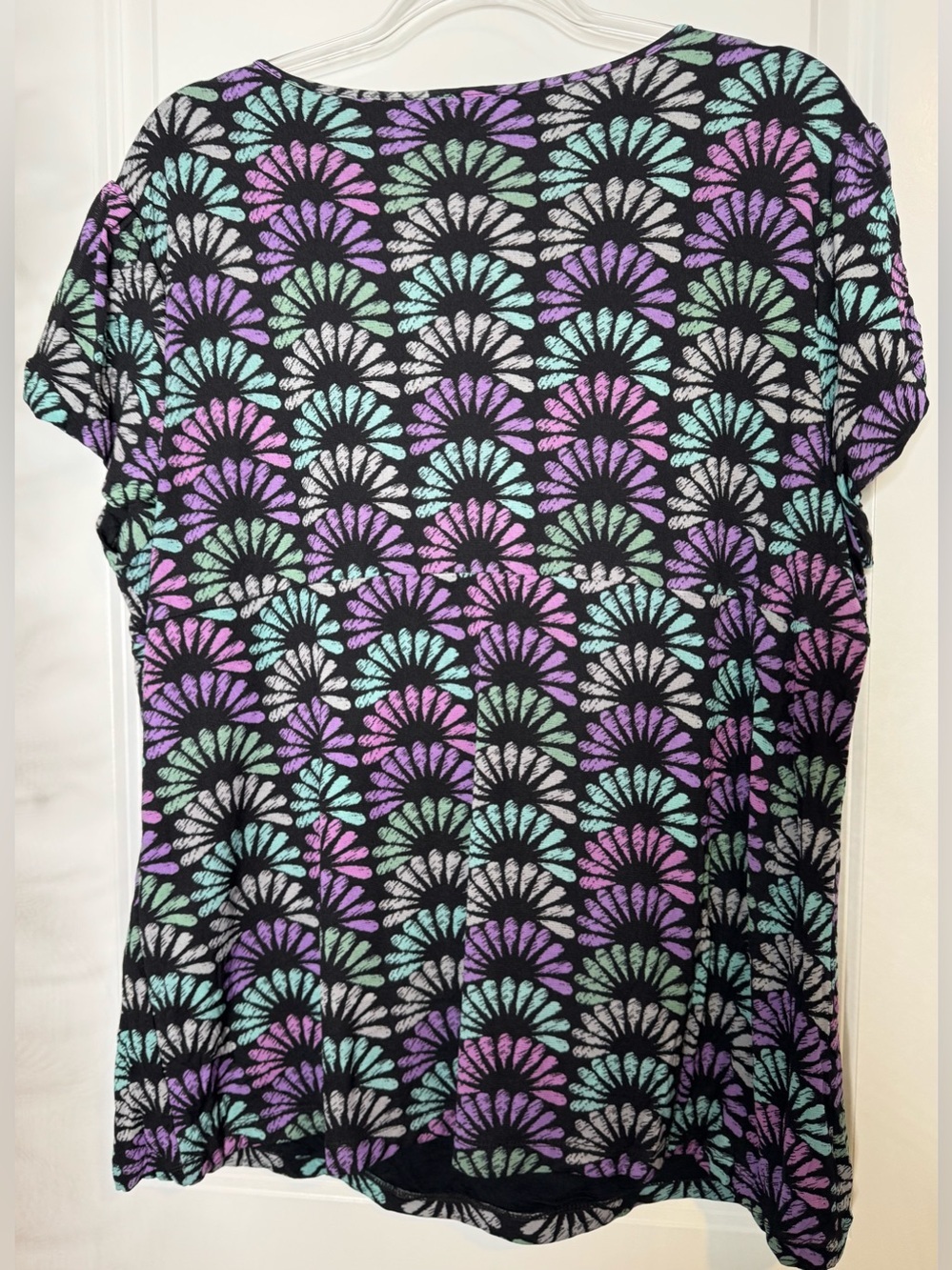 JM Collection Black V-Neck Tee with Purple, Teal & White Fan Print abstract 16 - Picture 3 of 3